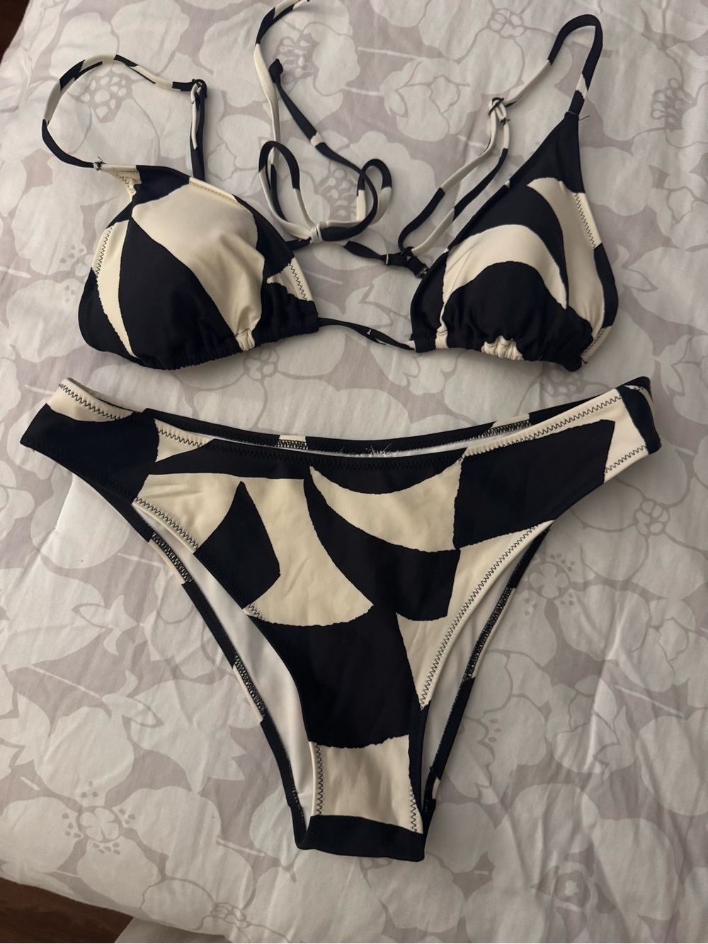 H&M Black & Cream Abstract Triangle Bikini